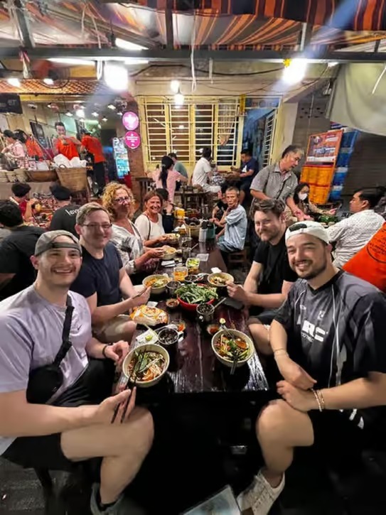 Saigon: Michelin-Rated Street Food Tour with Female Rider