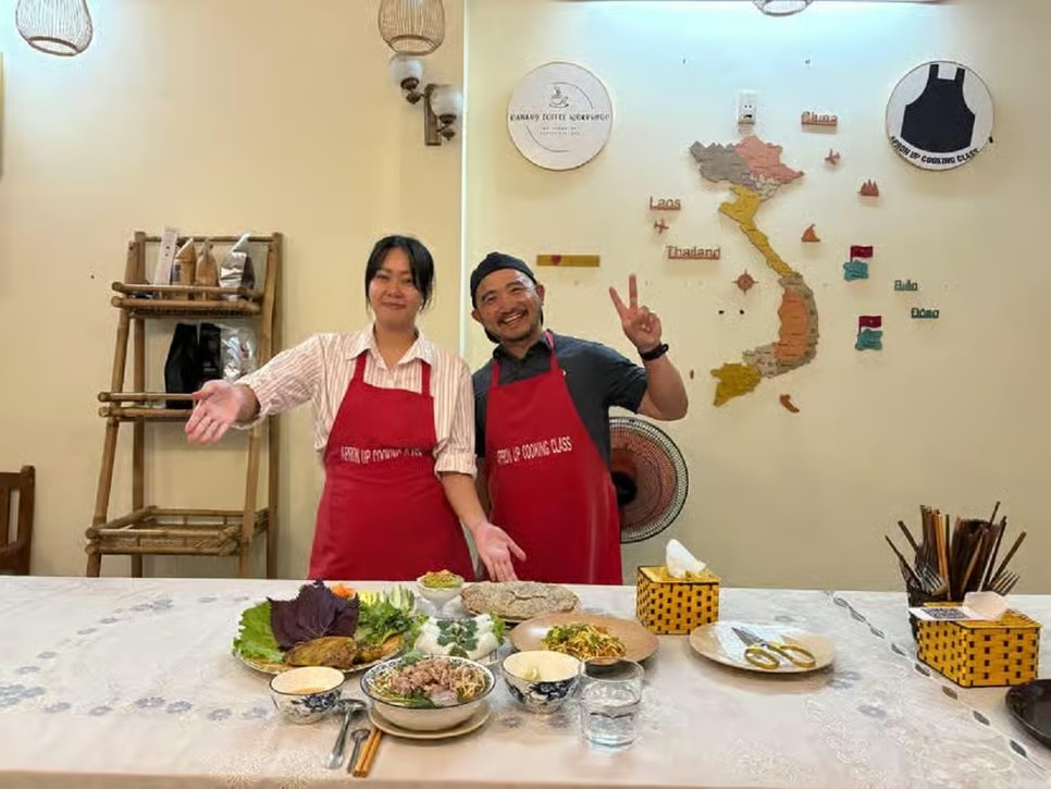Da Nang: 5 famous dishes cooking class with market trip
