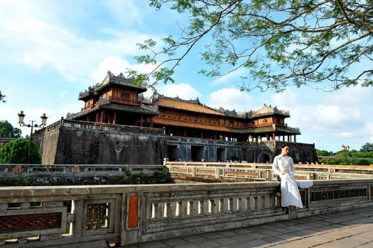 hue-city-tour-vietnam-travel-989